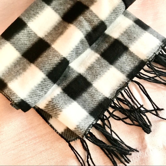 Fiore B&W Plaid Scarf with Fringe - Picture 2 of 3